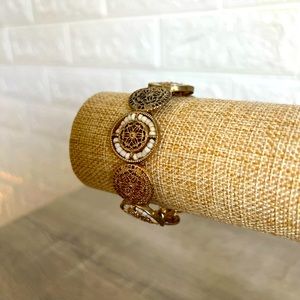 Gold and white coin elastic/stretch bracelet